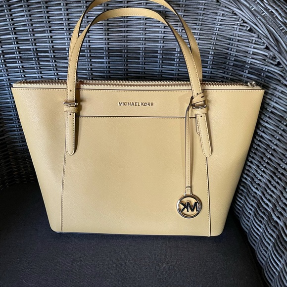 Yellow MK Michael Kors tote bag - Picture 2 of 8